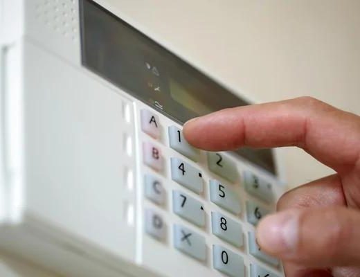 Choosing Between Wired vs. Wireless Security Systems