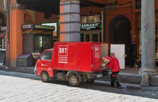 How to Manage Freight Shipments to Canada Smoothly