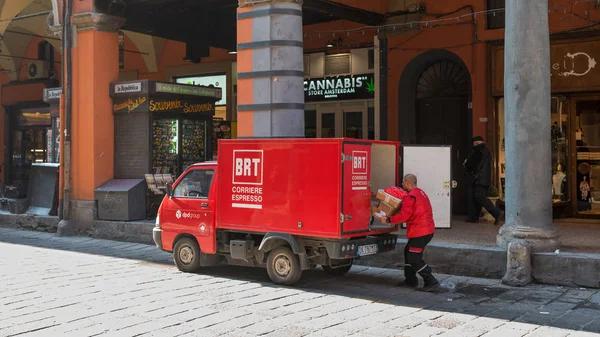 How to Manage Freight Shipments to Canada Smoothly