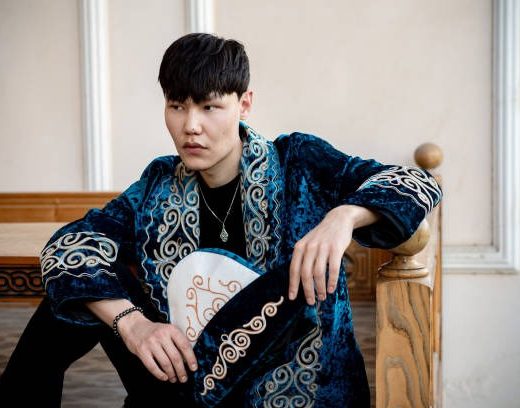 Step Into the Past with Men’s Hanfu A Cultural Fashion Renaissance