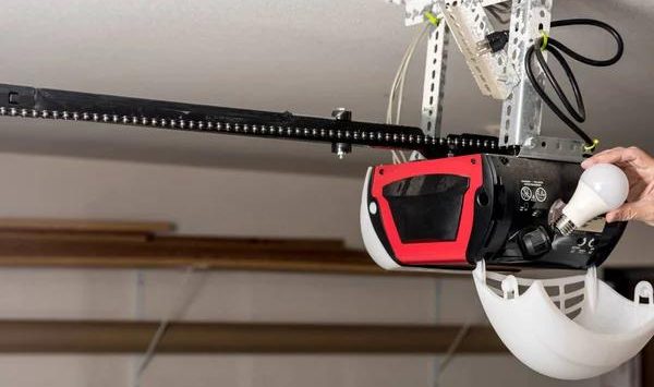 Your Guide to Selecting Garage Door Repair Experts