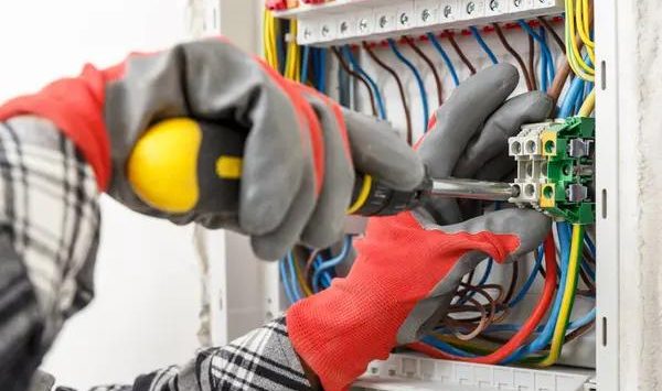 Skilled Electricians Offering Affordable Electrical Repair Services